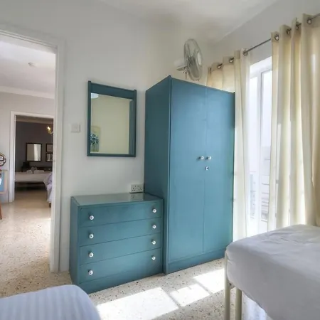 Apartment 2 Bedroom Flat Near Seafront & Valletta Ferry Rseg1-1