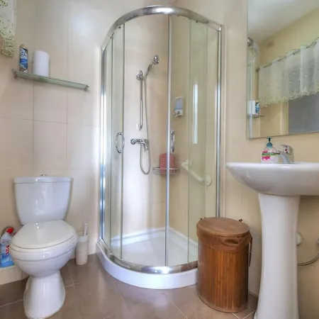 2 Bedroom Flat Near Seafront & Valletta Ferry Rseg1-1